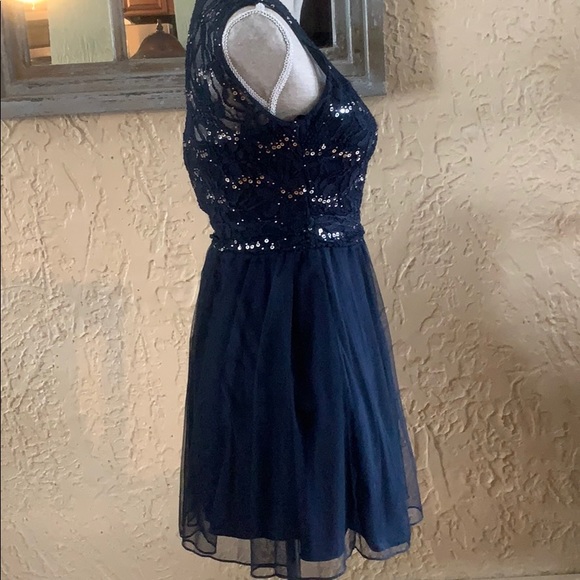 Dress - Picture 5 of 9